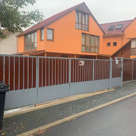3 Apartments In 1 Location 布拉格 外观 照片