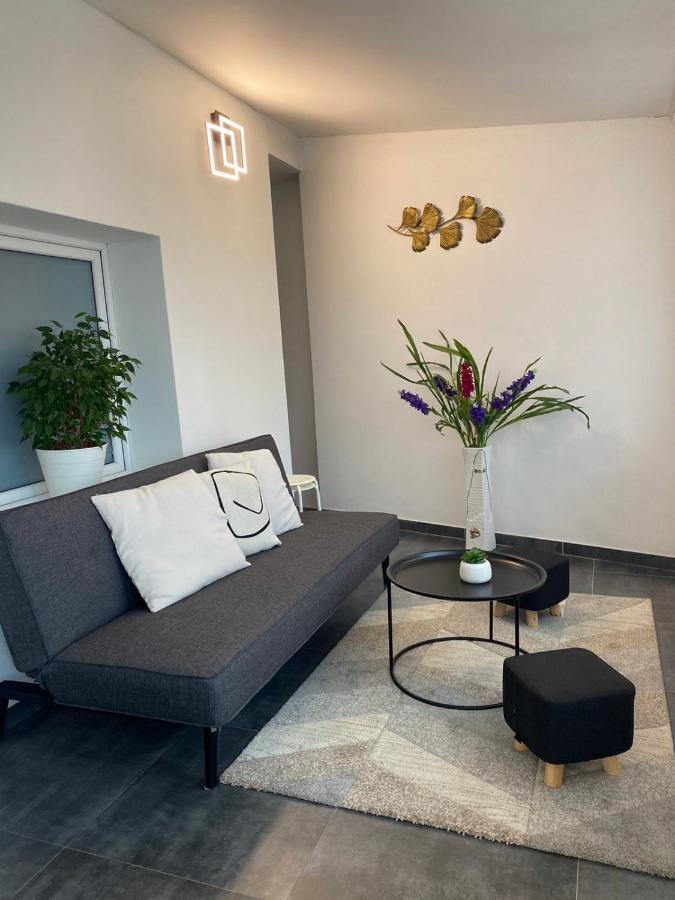 3 Apartments In 1 Location 布拉格 外观 照片